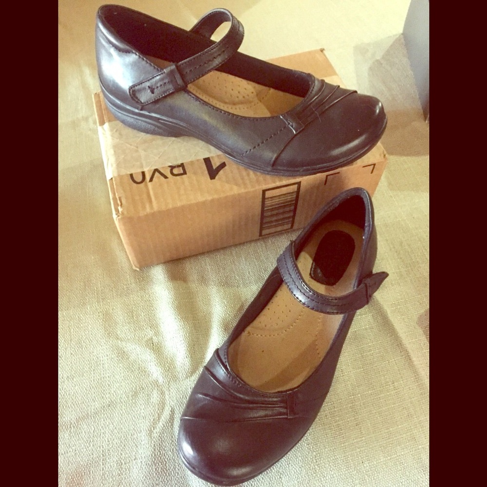 Black Mary Jane flats